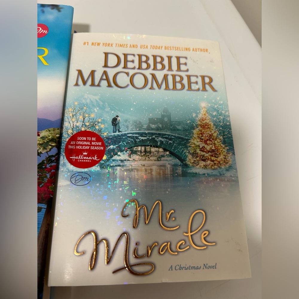 Debbie Macomber Book Bundle - Picture 3 of 13